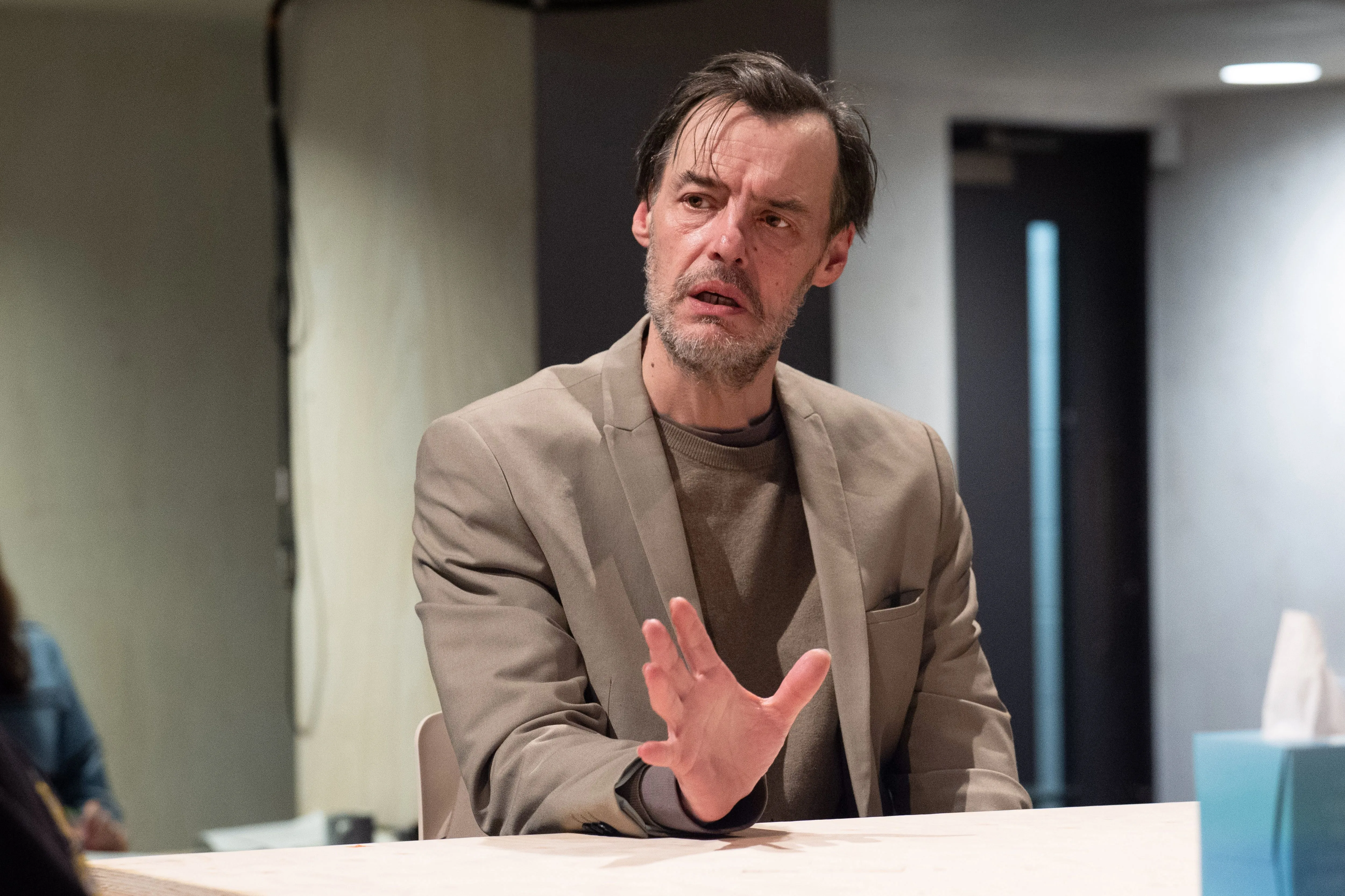 Paul Hilton as Richard in rehearsal